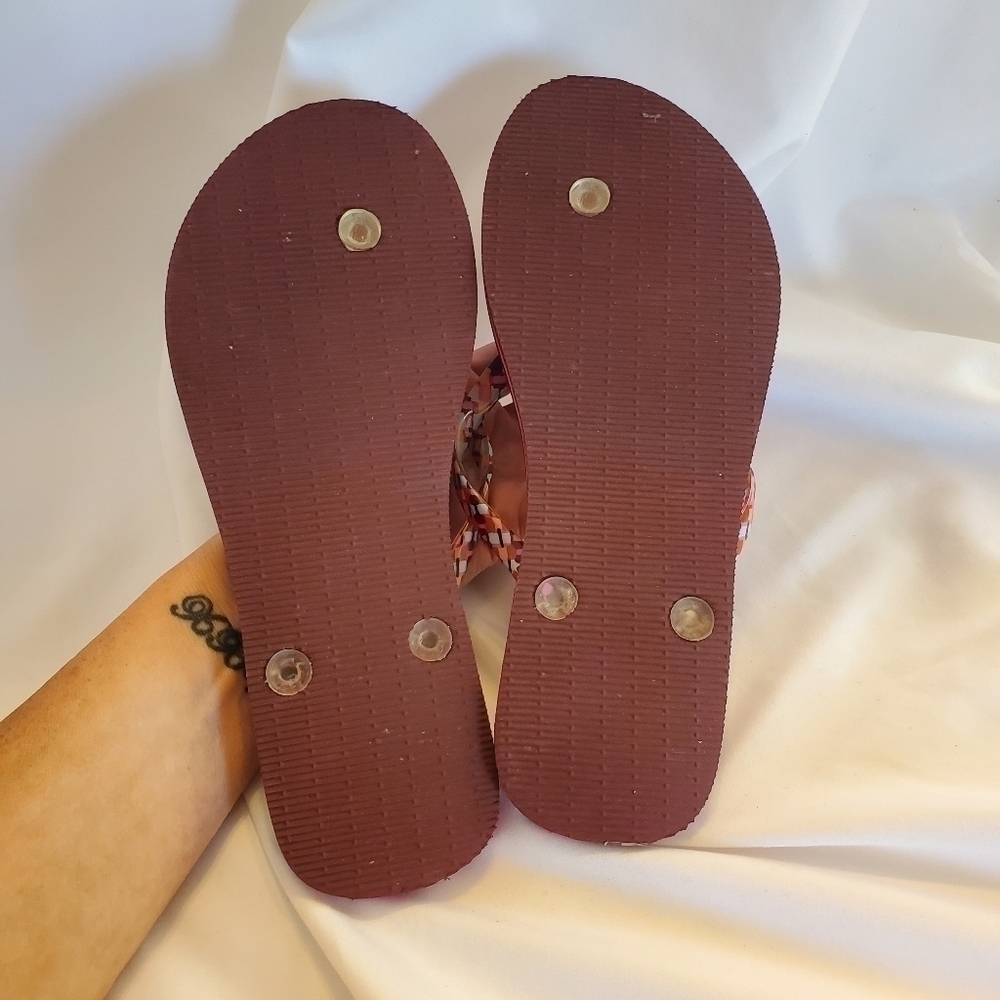 Vera Bradley Resort Medallion Flip Flops sz 7-8 - Picture 6 of 10